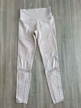 ALO Yoga Blush Pink Highrise Moto Leggings w/ mesh & accordion pleats. Size M